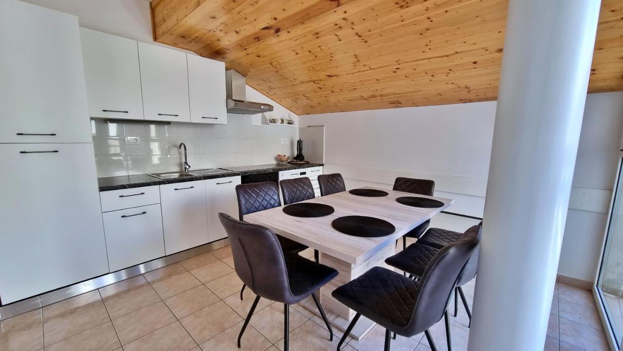 Apartment Hana Omiš Buitenkant foto